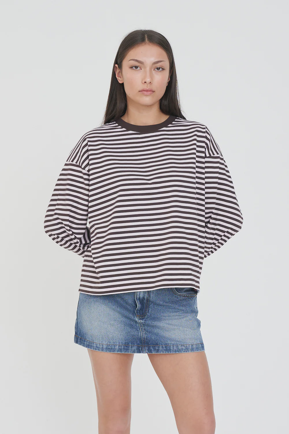 Soft stretch cotton for all day comfort
Classic yarn dyed stripe design
Flattering fitted silhouette
Long sleeves for effortless layering
Signature Huffer branded woven label
Mid weight for all year round wear
Purple and chocolate stripe