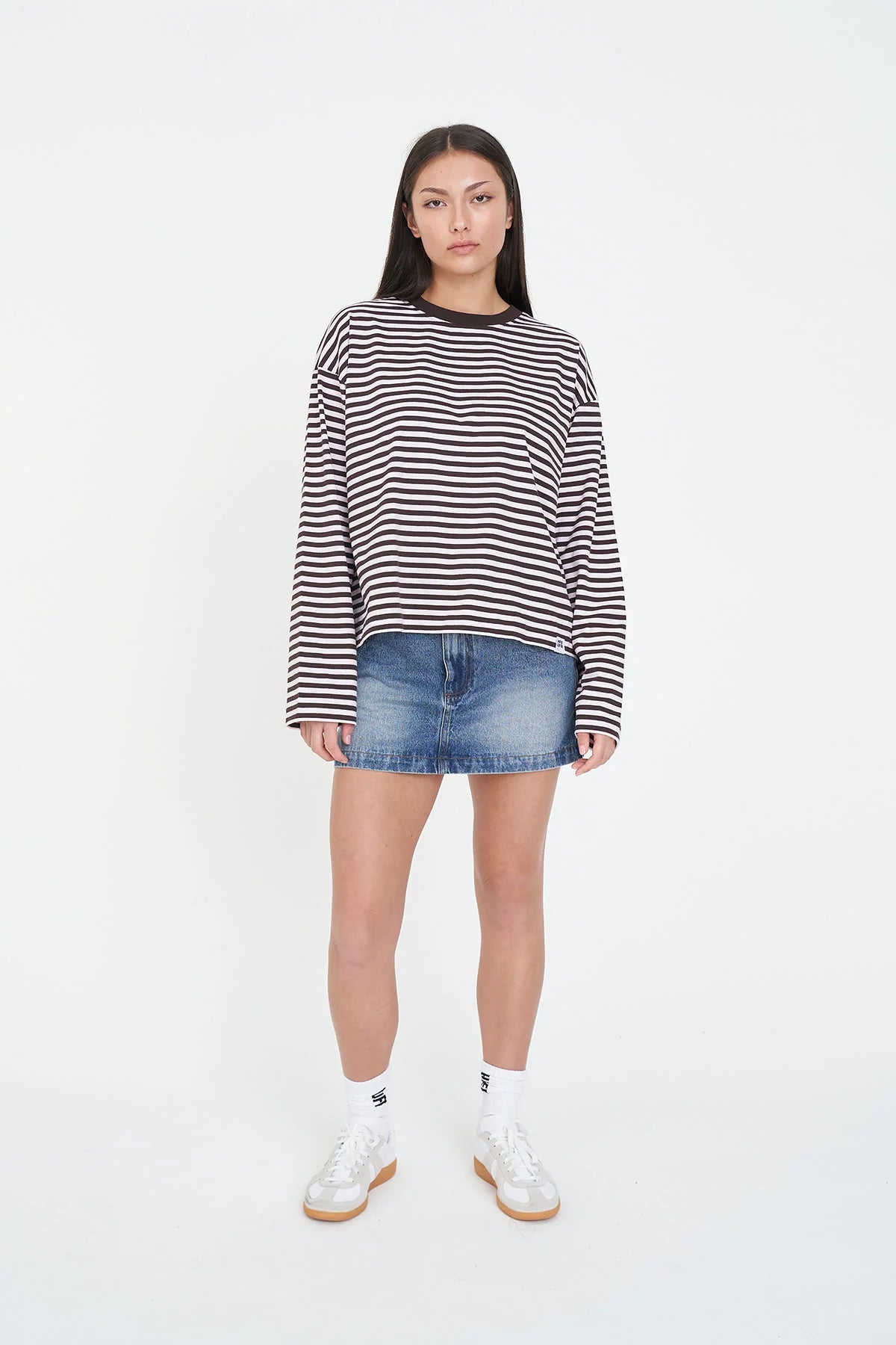 Soft stretch cotton for all day comfort
Classic yarn dyed stripe design
Flattering fitted silhouette
Long sleeves for effortless layering
Signature Huffer branded woven label
Mid weight for all year round wear
Purple and chocolate stripe