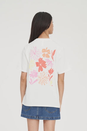 100% Cotton, 170gsm

Short sleeve, classic streetwear fit

15mm ribbed neckline for shape and durability

Huffer branded placement screenprint &amp; puff print

Built for everyday wear with expressive style