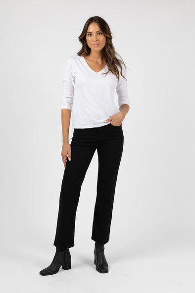 The Jester Jean will be your new go-to!<br data-mce-fragment="1">The straight cut offers a flattering silhouette, while the regular fit and “just-right” stretch ensure you will be comfortable all day, every day. This classic jean will mix and match with all your wardrobe staples and looks great with sneakers or a heel!<br data-mce-fragment="1">Alternatively, you have the option to cuff the hem for a more casual vibe, adding versatility to your styling choices.