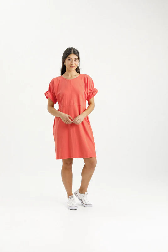 Nevaeh is a charming shift dress in Home-Lee's custom dyed Berry fabric. The comfortable cotton/elastane blend creates a flattering silhouette, while the cute ruffled sleeve adds unique detail. With a round neckline and gathered skirt under the bust, this dress also includes pockets for added convenience.
