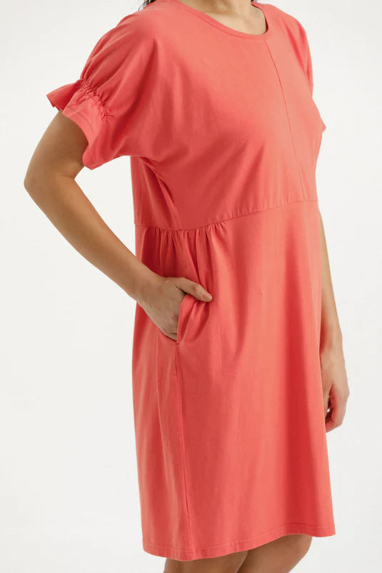 Nevaeh is a charming shift dress in Home-Lee's custom dyed Berry fabric. The comfortable cotton/elastane blend creates a flattering silhouette, while the cute ruffled sleeve adds unique detail. With a round neckline and gathered skirt under the bust, this dress also includes pockets for added convenience.
