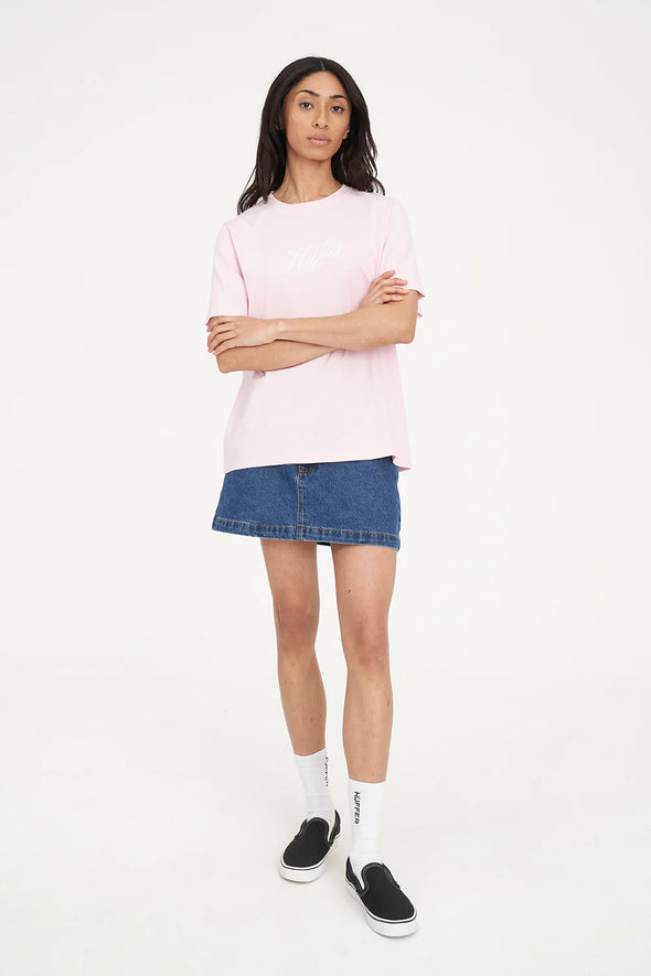 100% Cotton, 170gsm standard weight jersey

Classic fit with short sleeves

15mm ribbed neckline for structure

Custom piece-dyed colour finish

Iconic Huffer placement embroidery