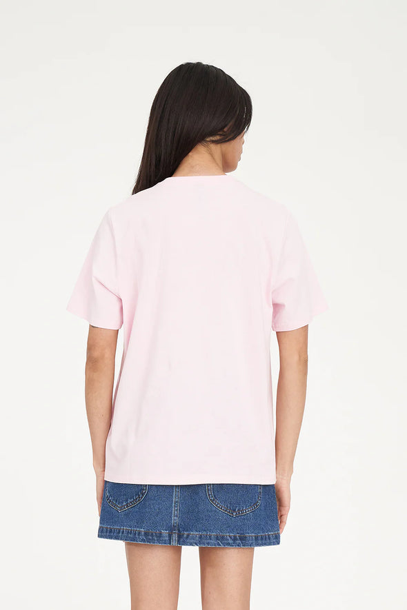 100% Cotton, 170gsm standard weight jersey

Classic fit with short sleeves

15mm ribbed neckline for structure

Custom piece-dyed colour finish

Iconic Huffer placement embroidery