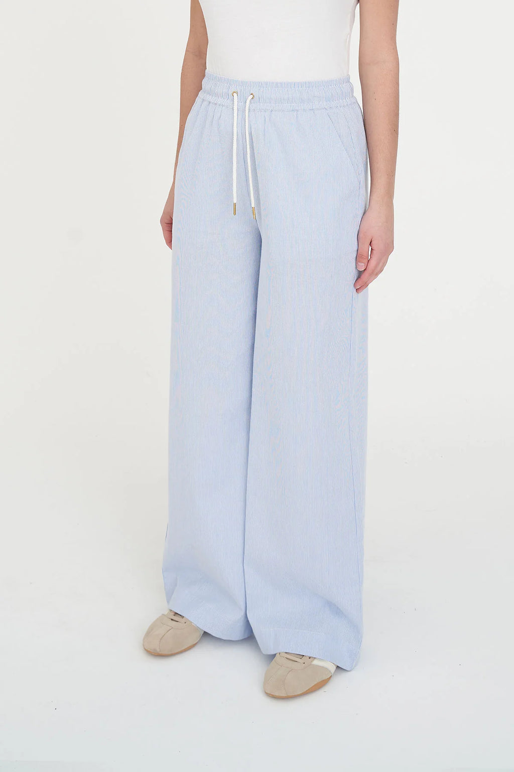 100% Cotton / 130gsm / Custom stripe / Relaxed fit / Wide leg / Elasticated waist / Drawcord / Huffer branded hardware / Huffer placement embroidery
