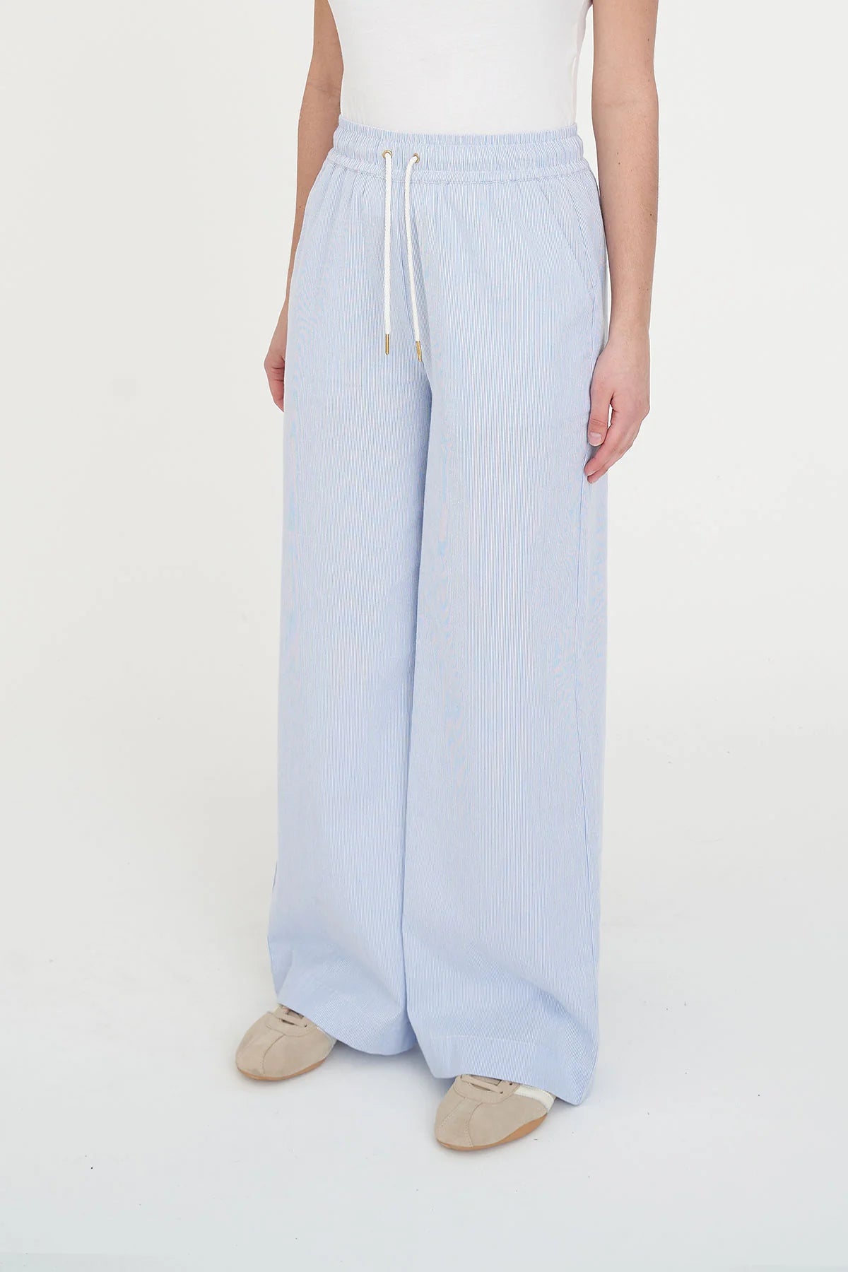 100% Cotton / 130gsm / Custom stripe / Relaxed fit / Wide leg / Elasticated waist / Drawcord / Huffer branded hardware / Huffer placement embroidery