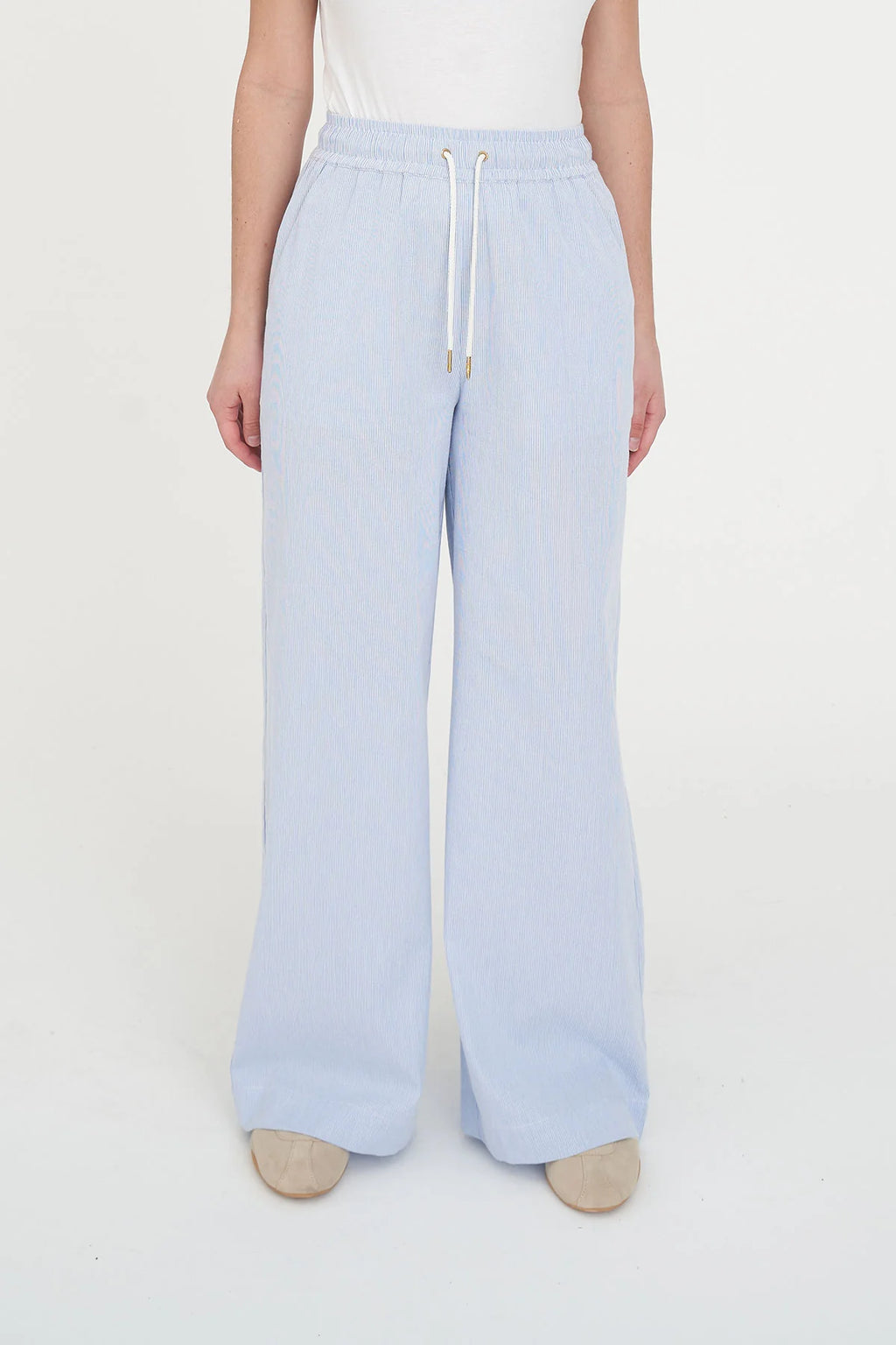 100% Cotton / 130gsm / Custom stripe / Relaxed fit / Wide leg / Elasticated waist / Drawcord / Huffer branded hardware / Huffer placement embroidery