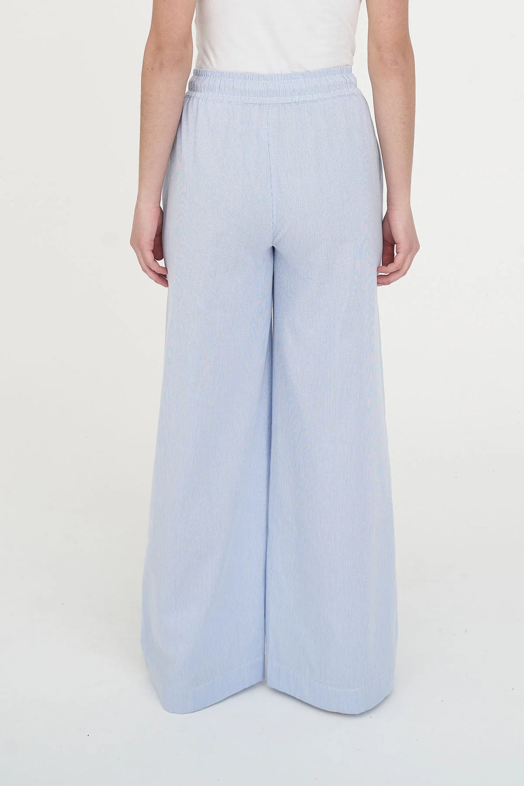 100% Cotton / 130gsm / Custom stripe / Relaxed fit / Wide leg / Elasticated waist / Drawcord / Huffer branded hardware / Huffer placement embroidery