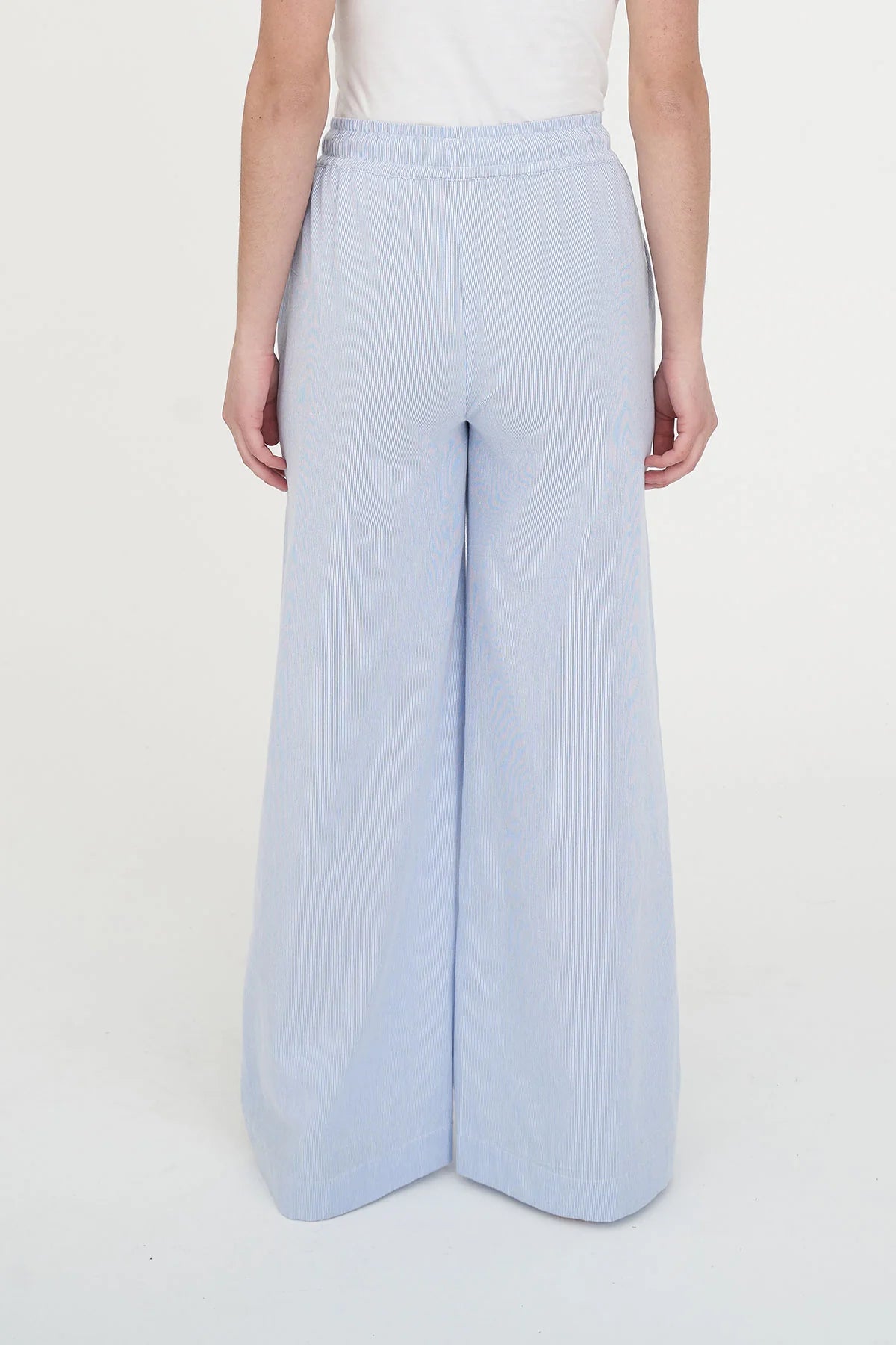 100% Cotton / 130gsm / Custom stripe / Relaxed fit / Wide leg / Elasticated waist / Drawcord / Huffer branded hardware / Huffer placement embroidery