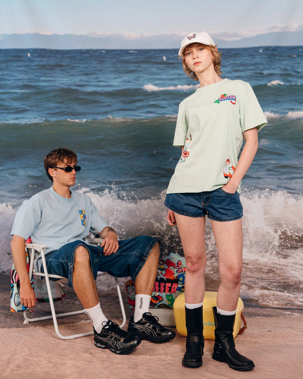 Huffer x Studio Bon Sounds of Summer exclusive design

Classic short sleeve streetwear fit

Huffer branded placement screen print

15mm neck rib for structure and comfort

Premium 170gsm 100% cotton for breathability and durability