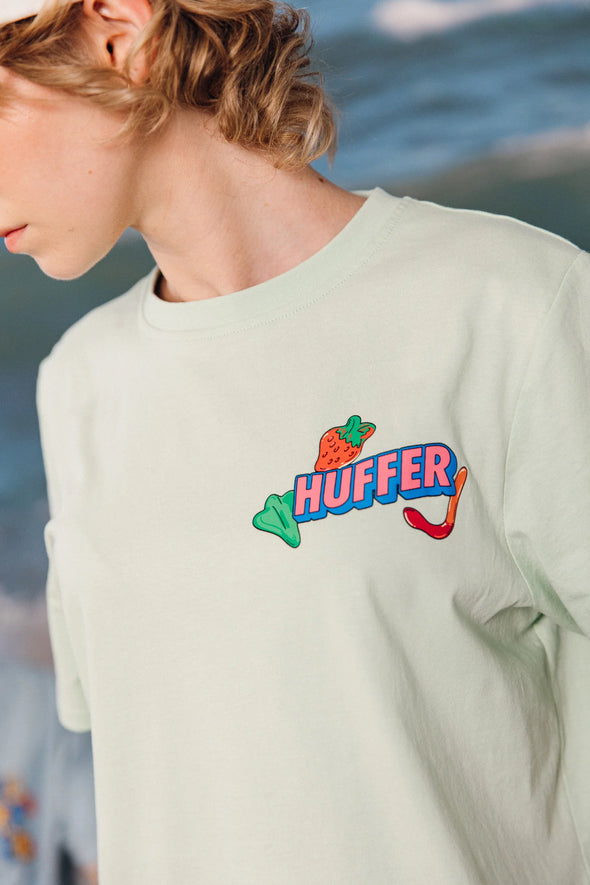Huffer x Studio Bon Sounds of Summer exclusive design

Classic short sleeve streetwear fit

Huffer branded placement screen print

15mm neck rib for structure and comfort

Premium 170gsm 100% cotton for breathability and durability