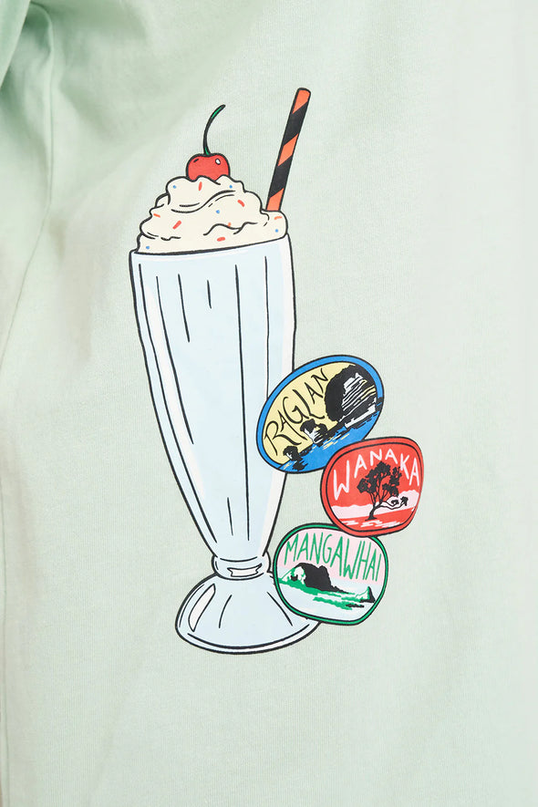 Huffer x Studio Bon Sounds of Summer exclusive design

Classic short sleeve streetwear fit

Huffer branded placement screen print

15mm neck rib for structure and comfort

Premium 170gsm 100% cotton for breathability and durability