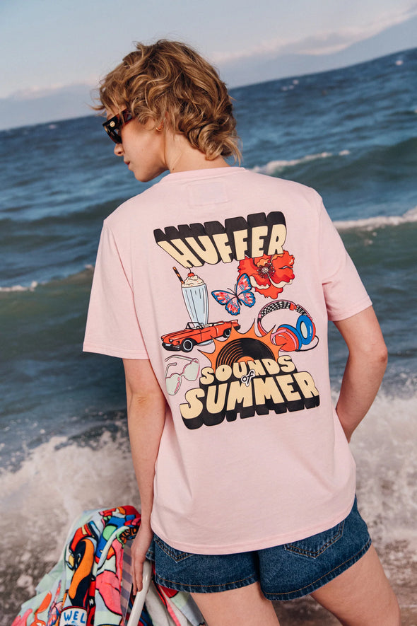 Huffer x Studio Bon Sounds of Summer exclusive design

Classic short sleeve streetwear fit

Huffer branded placement embroidery

15mm neck rib for structure and comfort

Premium 170gsm 100% cotton for breathability and durability