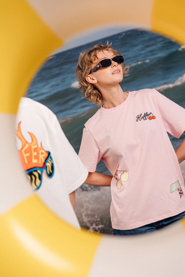 Huffer x Studio Bon Sounds of Summer exclusive design

Classic short sleeve streetwear fit

Huffer branded placement embroidery

15mm neck rib for structure and comfort

Premium 170gsm 100% cotton for breathability and durability