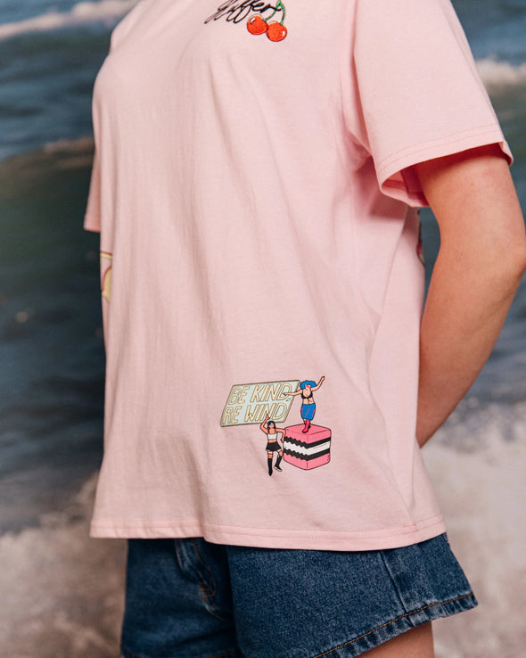 Huffer x Studio Bon Sounds of Summer exclusive design

Classic short sleeve streetwear fit

Huffer branded placement embroidery

15mm neck rib for structure and comfort

Premium 170gsm 100% cotton for breathability and durability