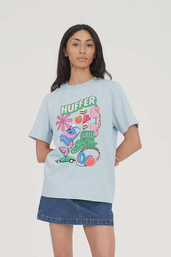 Huffer x Studio Bon Sounds of Summer exclusive design

Classic short sleeve streetwear fit

Huffer branded placement screenprint

15mm neck rib for structure and comfort

Premium 170gsm 100% cotton for breathability and durability