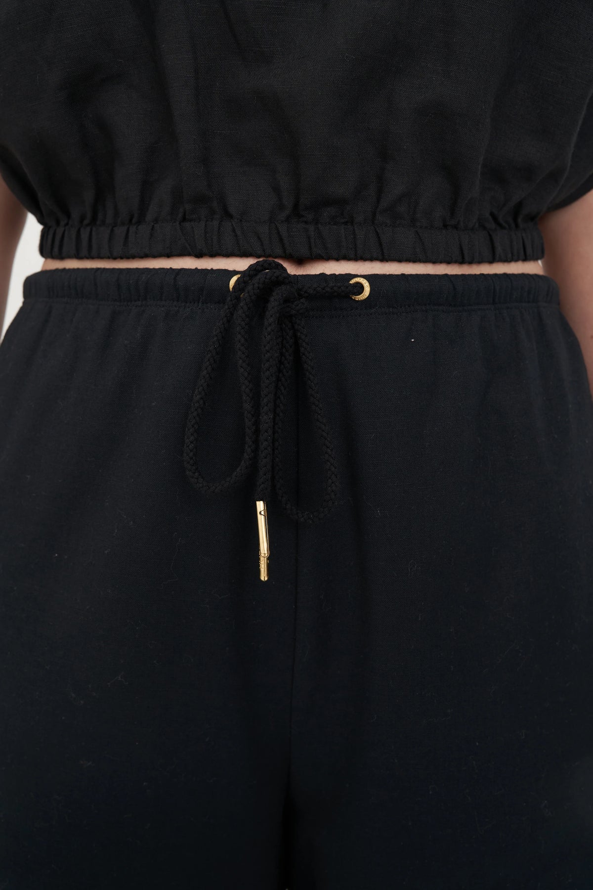 Custom blue stripe that goes with everything
Relaxed wide leg silhouette
Elasticated waist with adjustable drawcord
Soft, lightweight 100% cotton
Easy to dress up or down
Huffer branded hardware and placement embroidery