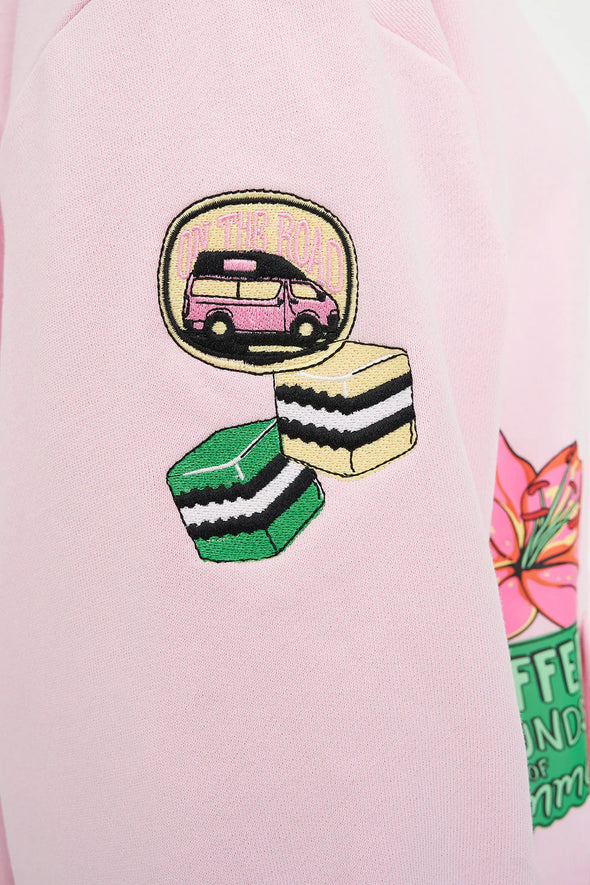 Huffer x Studio Bon Sounds of Summer exclusive design

Mid-weight 320gsm brushback fleece

50% cotton, 50% polyester

Custom Huffer colour

Boxy, relaxed fit

Huffer branded hardware

Placement screen print and embroidery detailing