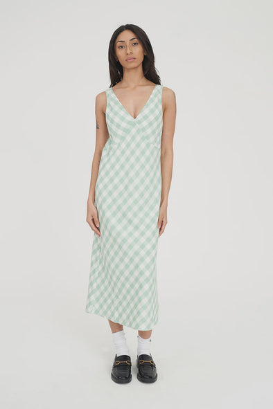 Refresh your wardrobe with the effortlessly chic Celine Midi Dress. A modern take on classic gingham, this piece features a fresh Matcha green and white diagonal check that feels both sophisticated and playful.