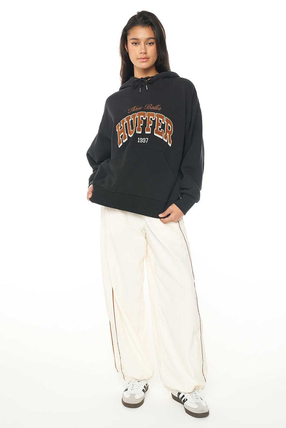 This hoody has an oversized fit that's perfect for a relaxed and comfy look. Whether you're running errands or hanging out with friends, this hoody will keep you cozy and stylish. Don't miss out on this must-have addition to your wardrobe!