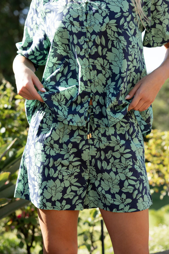 The Humidity Fleur Shorts are your go-to relaxed summer style - crafted from lightweight 100% cotton voile. Designed in Humidity Lifestyle’s exclusive Fleur print these shorts are soft, breathable, and perfect for warm days.