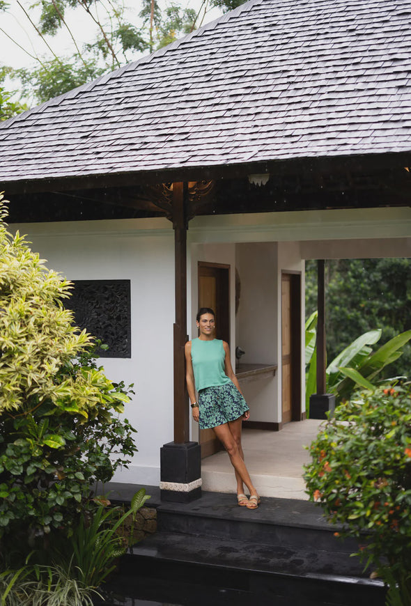 The Humidity Fleur Shorts are your go-to relaxed summer style - crafted from lightweight 100% cotton voile. Designed in Humidity Lifestyle’s exclusive Fleur print these shorts are soft, breathable, and perfect for warm days.