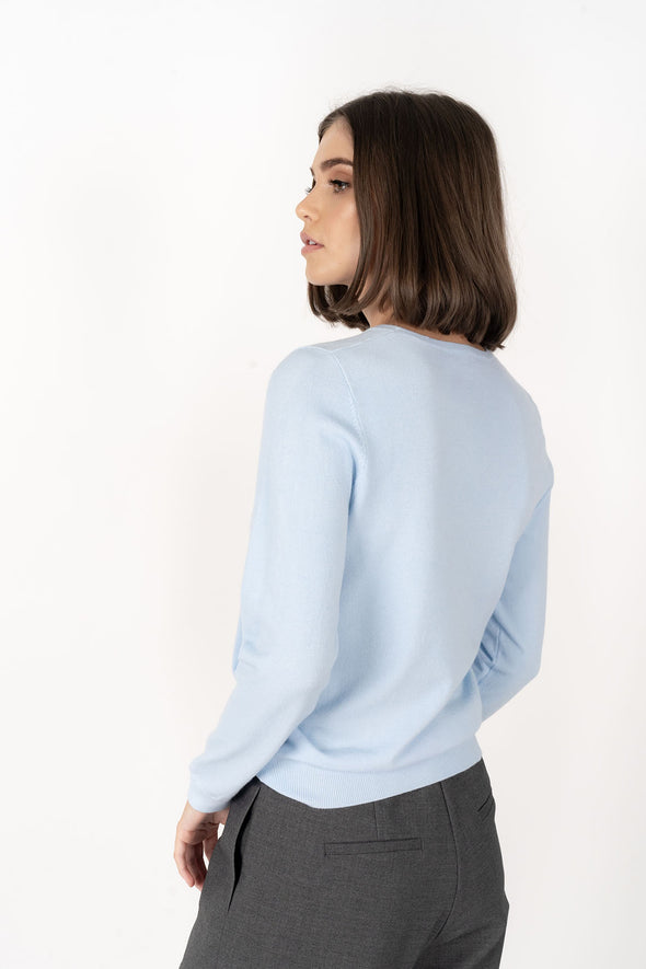 Simple, stylish round-neck jumper
Relaxed feel and classic shape
Ribbed finish on neckline, cuffs and hem
Midweight knit with slight stretch
True to size – slightly fitted.