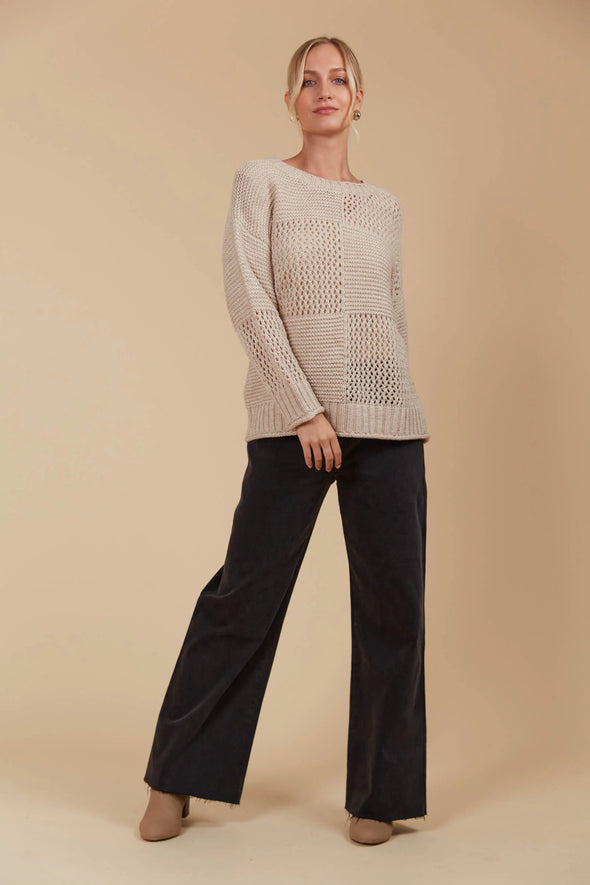 Wide round neck
Drop shoulder
Long sleeves
Hip-length
Contrasting weave design
Easy fit
80% Acrylic, 20% Wool