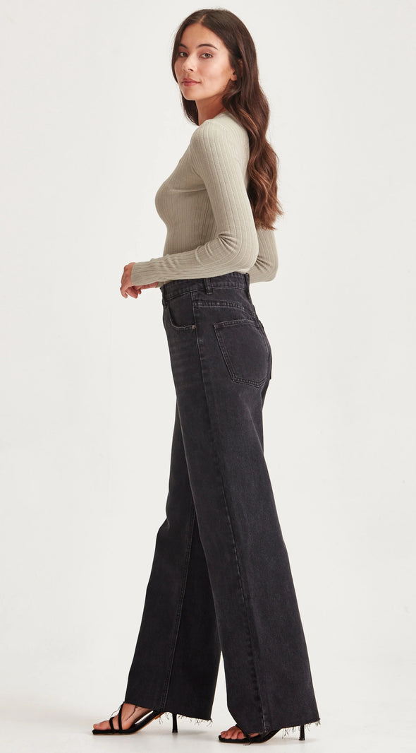 A classic 90's Wide Leg jean that fits slimmer to the waist &amp; body with a relaxed leg and wider raw hem that can be cut to length.&nbsp;Fixed waist band with belt loops, zip fly, 100% cotton. Classic 5 pocket design.&nbsp;