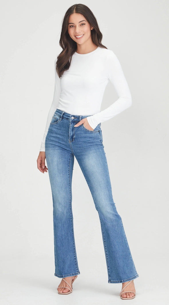 A classic flared jean in a soft stretch denim with a slim fit through the waist and thighs.

Fixed waist band with belt loops, zip fly, 70.5% cotton, 27.5% polyester, 2% spandex. Classic 5 pocket design.&nbsp;