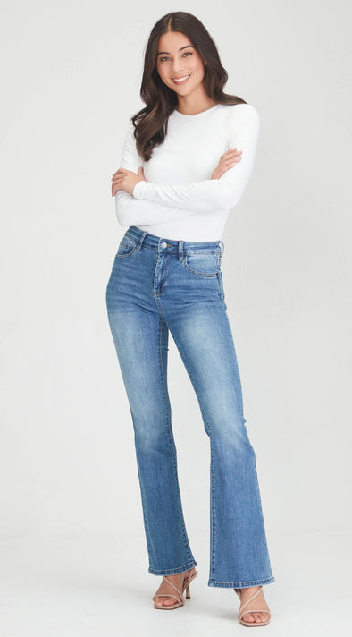 A classic flared jean in a soft stretch denim with a slim fit through the waist and thighs.

Fixed waist band with belt loops, zip fly, 70.5% cotton, 27.5% polyester, 2% spandex. Classic 5 pocket design.&nbsp;