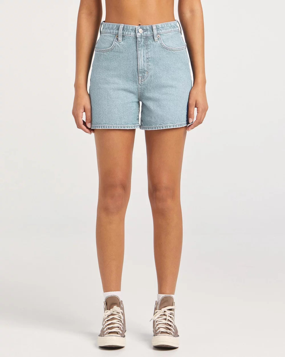 High Rise
Relaxed Fit
A-Line Hem
Zip Fly
Contrast Stitching
Silver Metal Trims
Faux Leather Patch (Vegan)
Model is 175cm tall and wearing a size 8