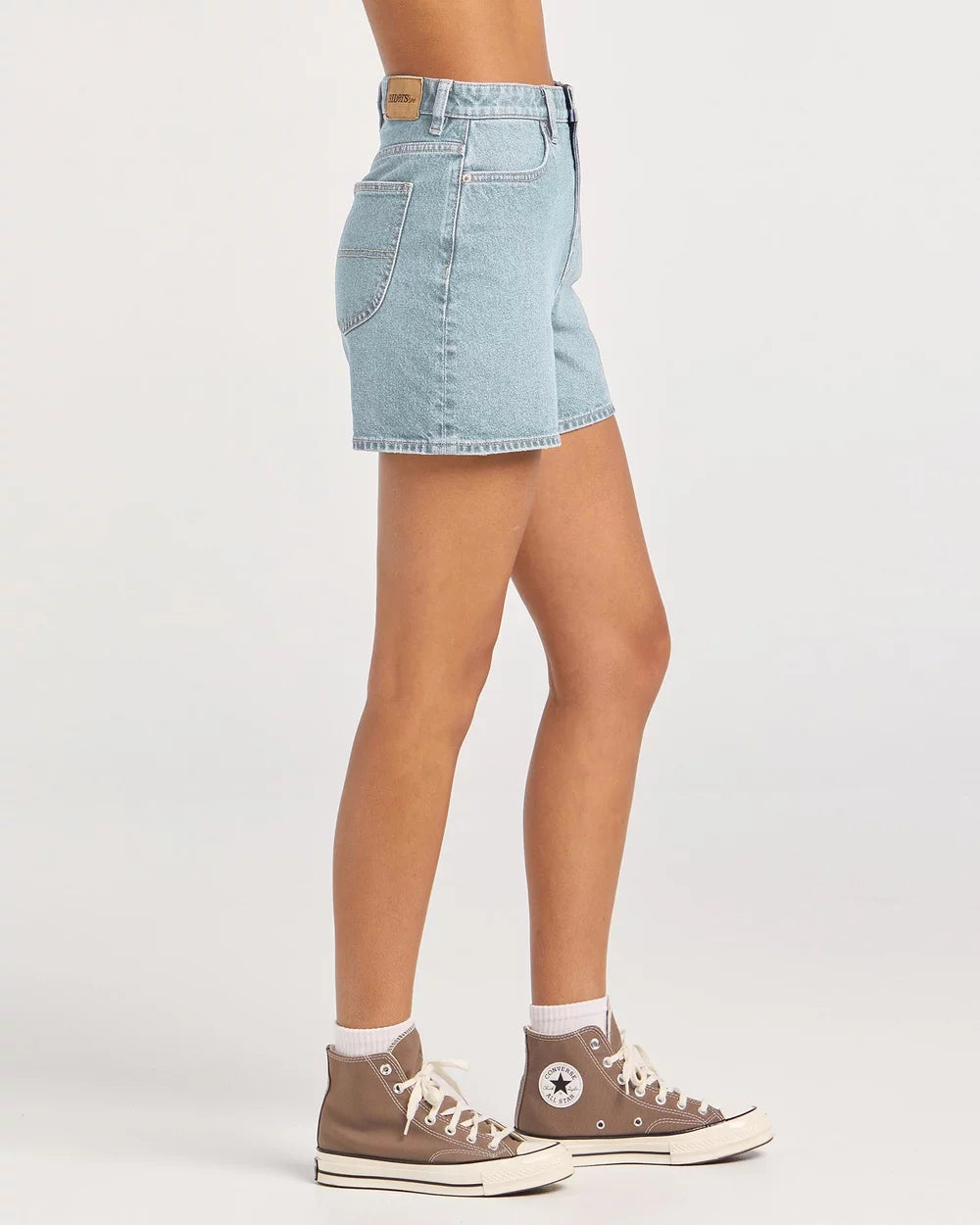 High Rise
Relaxed Fit
A-Line Hem
Zip Fly
Contrast Stitching
Silver Metal Trims
Faux Leather Patch (Vegan)
Model is 175cm tall and wearing a size 8