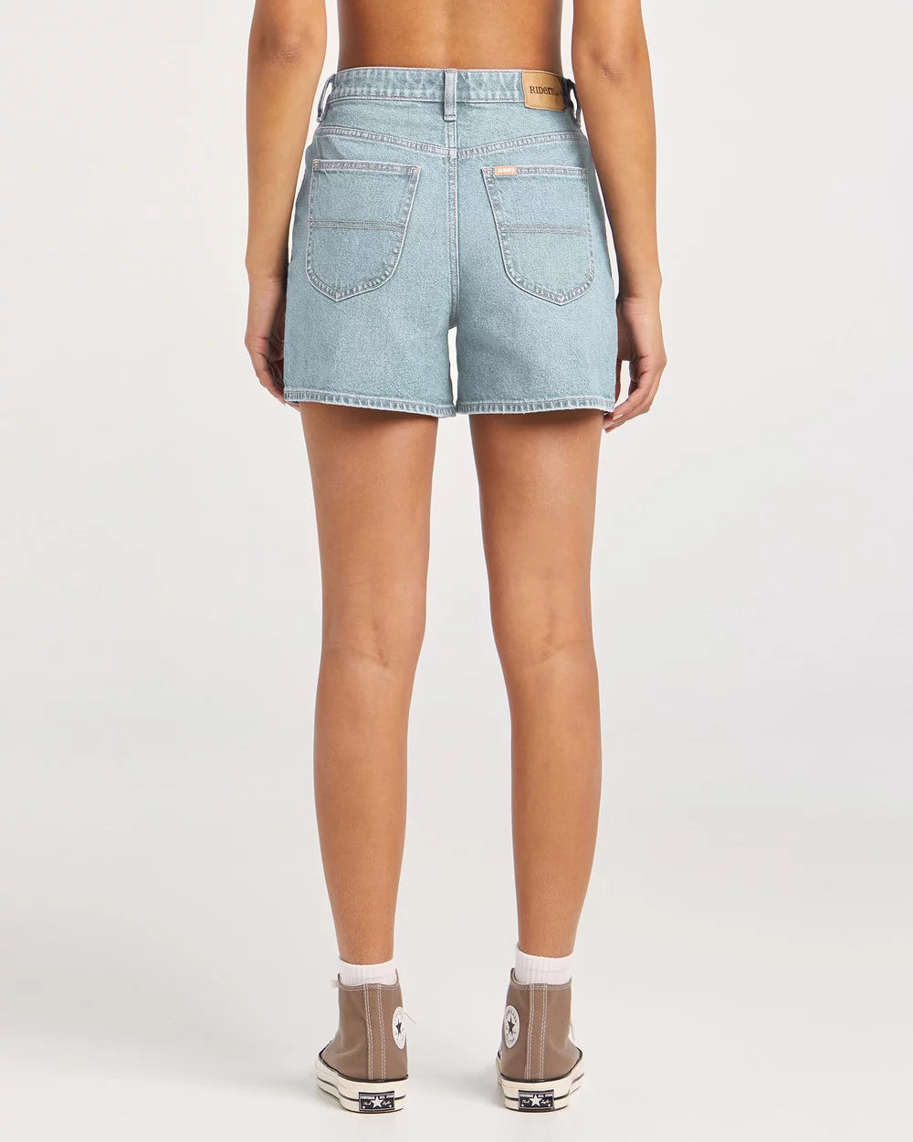 High Rise
Relaxed Fit
A-Line Hem
Zip Fly
Contrast Stitching
Silver Metal Trims
Faux Leather Patch (Vegan)
Model is 175cm tall and wearing a size 8
