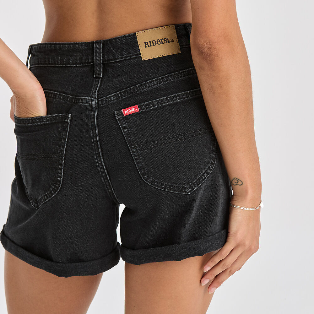 High Rise
Fitted Top Block
Relaxed Leg
Zip Fly
Tonal Stitching
Paper Patch (Vegan)
Model is 169cm tall and wearing a size 8