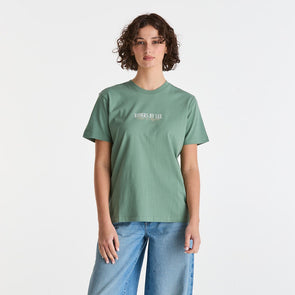 Soft recycled cotton jersey

Slightly oversized fit

Short sleeves with crew neckline

Embroidered Riders logo at centre chest

Easy to pair with denim or casual bottoms