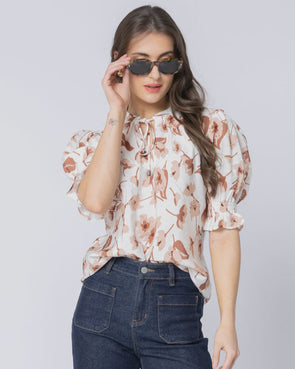 Soft and feminine, the Leila + Luca Honey Blouse in Latte Bloom is the perfect piece to dress up or down. With its light floral print, relaxed fit, and flattering silhouette, it’s ideal for pairing with jeans for a casual weekend look or tailoring for the office. A versatile wardrobe staple that works across every season.