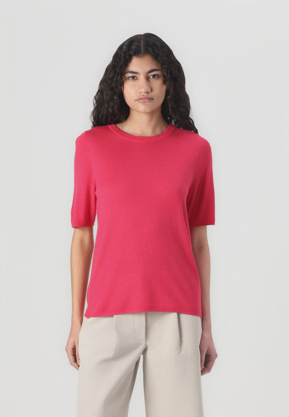 Regular fit

Lightweight knit ideal for layering

Soft, breathable eco-conscious fabric

Classic V-neck and short sleeves

Simple, timeless silhouette