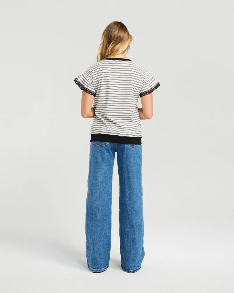 Classic stripe
Tonal neckline and hem binding
Feminine lace sleeve cuffs
Easy, versatile fit
Perfect for everyday or dressier styling