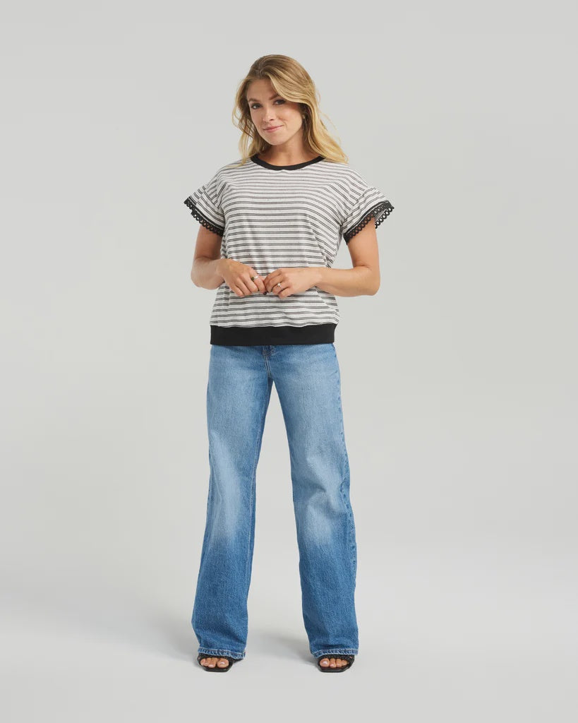 Classic stripe
Tonal neckline and hem binding
Feminine lace sleeve cuffs
Easy, versatile fit
Perfect for everyday or dressier styling