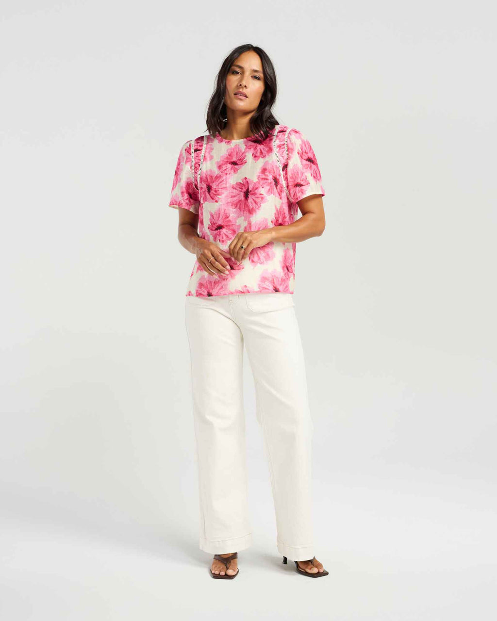 Oversized all-over floral print
Vibrant hot pink colourway
Relaxed fit
Crew neckline
Short sleeves
Ladder lace arm detailing
65% Lyocell, 18% Nylon, 17% Linen