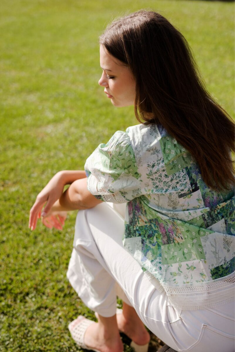 Soft green patchwork-inspired floral print
Gathered neckline
Relaxed, feminine silhouette
Lace trim sleeve detailing
Lightweight and breathable 100% cotton
100% Cotton