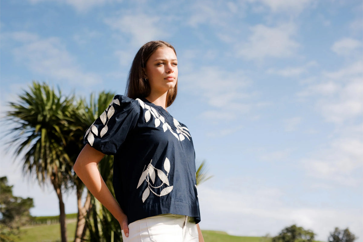 NMBR Rose Olivia Top Navy Sand