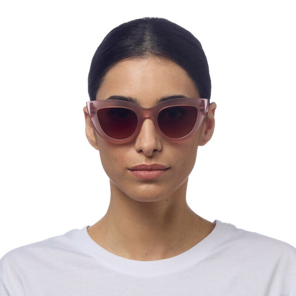 Frame colour: Pink Havana

Lens colour: Brown Gradient

Light Filter Category 3 (8–18% transmission) — ideal for bright sunlight

UV400 protection for complete eye safety

Signature Cat Eye silhouette with raised corners and large lenses