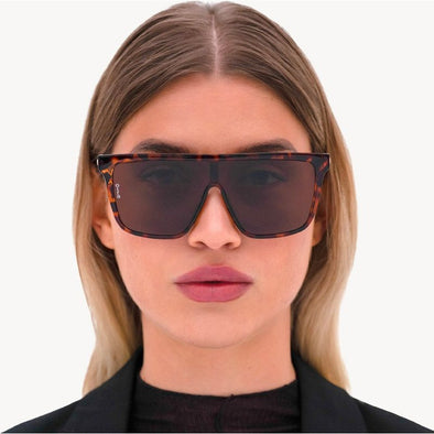 Black/Smoke: Black frames with gradient smoke category 3 lenses Tort/Brown: Tort frames with gradient brown category 3 lenses Oversized square shape