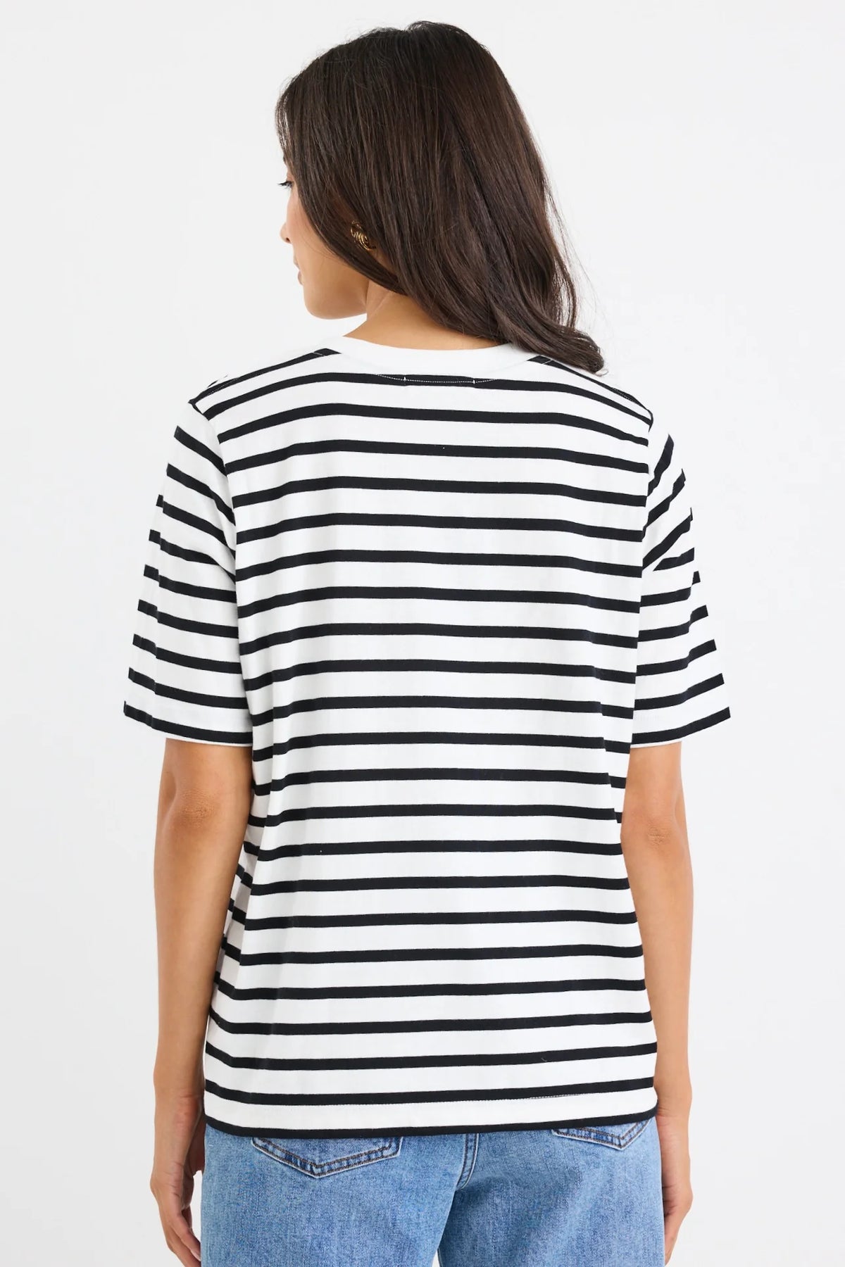 Black and white stripe design

Oversized, boxy fit

Classic crew neckline

Short sleeves

Soft, breathable cotton blend

Comfortable stretch for everyday wear

Fabric Composition
95% Cotton, 5% Elastane