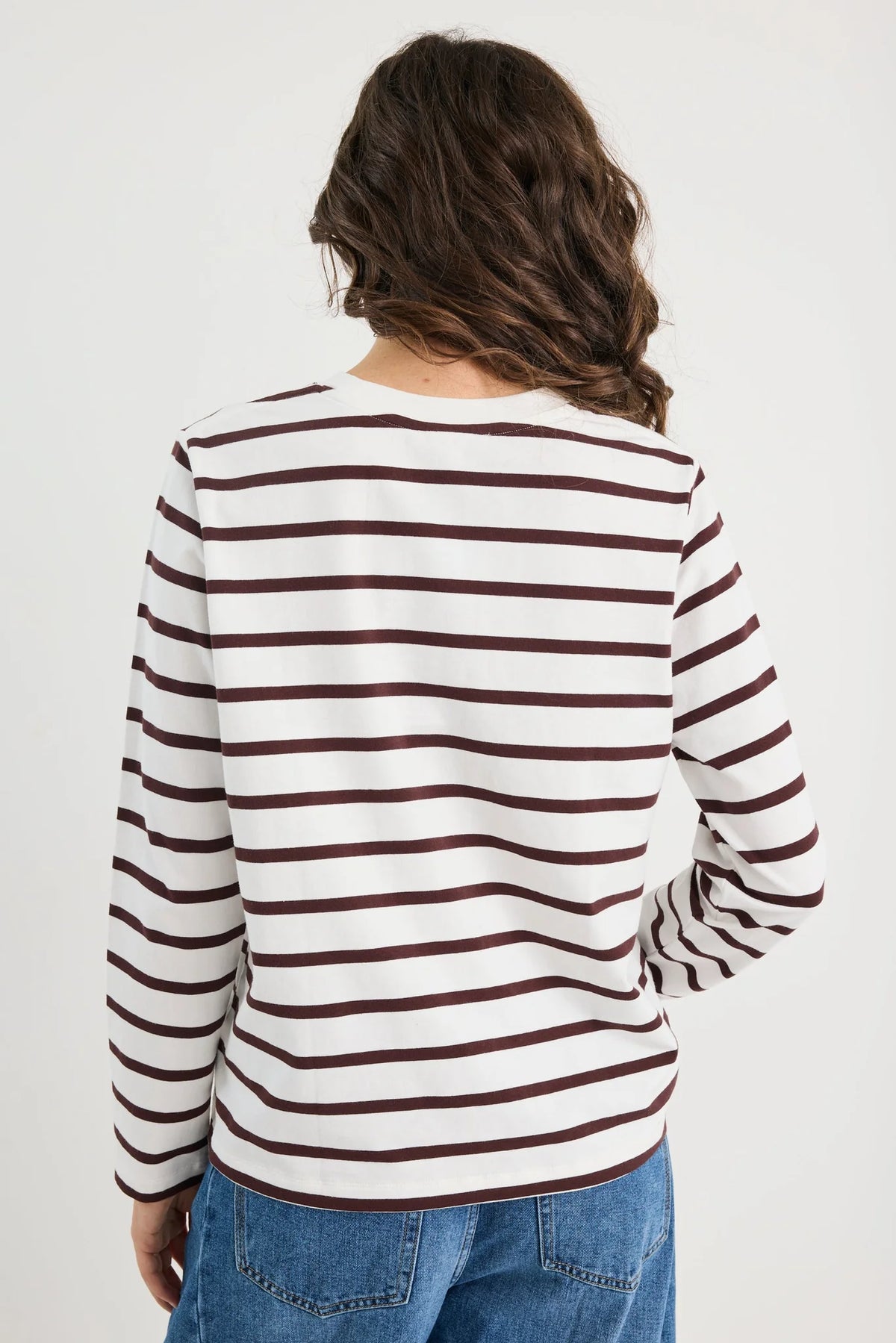 - Chocolate and white horizontal stripe
- Relaxed boxy fit with dropped shoulders
- Long sleeves with soft stretch for comfort
- Crew neckline with clean finish
- Fabric - 95% cotton, 5% elastane
- Natural fibre