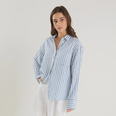 Oversized silhouette for a relaxed, contemporary fit

Long sleeves with button cuffs for versatile rolling and styling

Vertical stripe print for a timeless and flattering look

Full button-front design for easy layering and styling options

Soft, breathable linen-viscose blend for all-day comfort

Fabric: 55% Linen, 45% Viscose