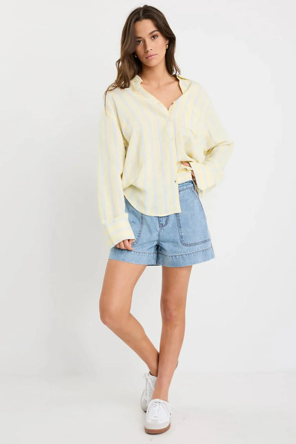 Oversized silhouette for a relaxed, contemporary fit

Long sleeves with button cuffs for versatile rolling and styling

Vertical stripe print for a timeless and flattering look

Full button-front design for easy layering and styling options

Soft, breathable linen-viscose blend for all-day comfort

Fabric: 55% Linen, 45% Viscose