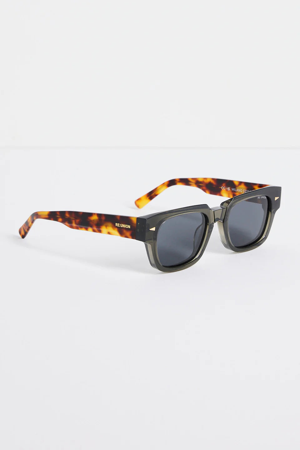 - Plastic frame
- Lens Category 3
- High Glare Reduction
- UV Protection